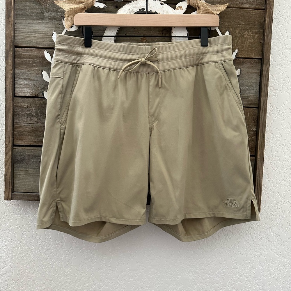 The North Face Stretch Nylon Women's Tan Shorts Size Large